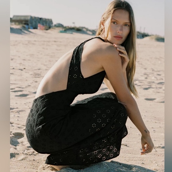 Zara Dresses & Skirts - NWT Zara Black CUTWORK EMBROIDERY DRESS - Eyelet and Open Back, V Neck Sz Med